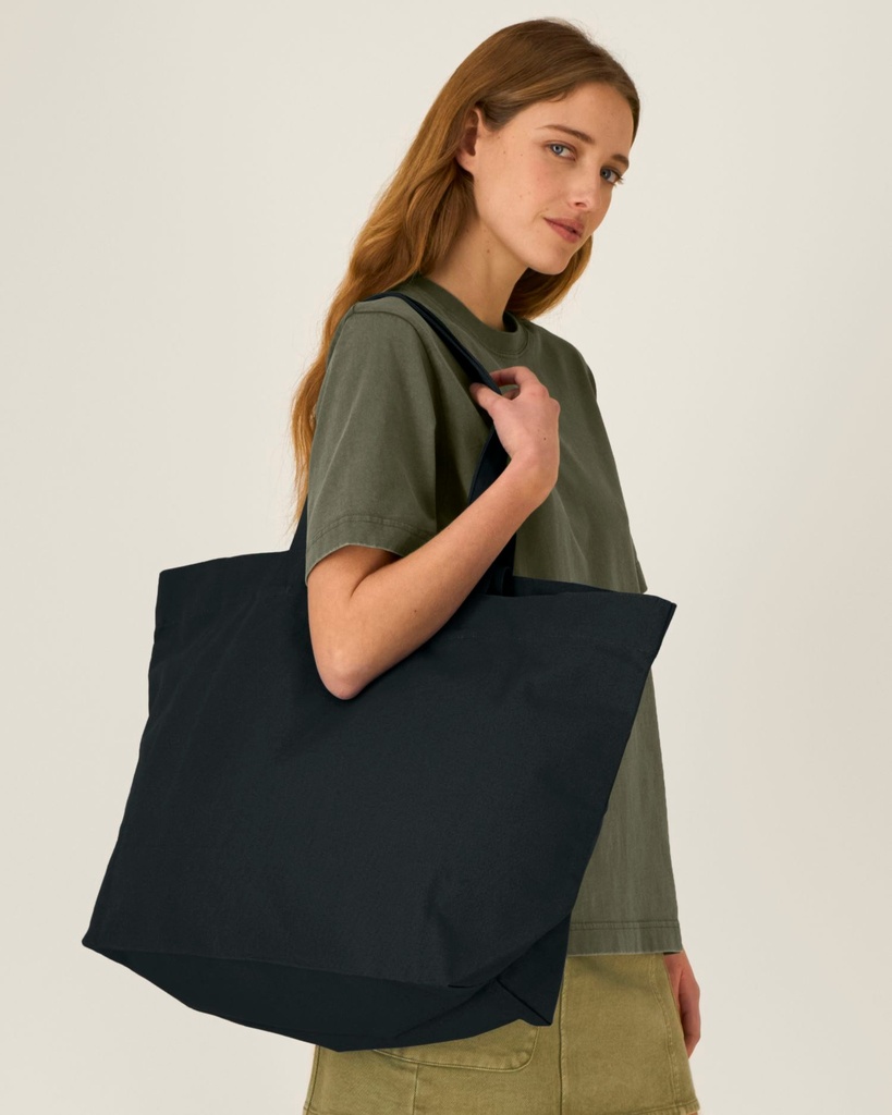 Shopping Bag 2.0 (Black) - Front detail, model photo 1